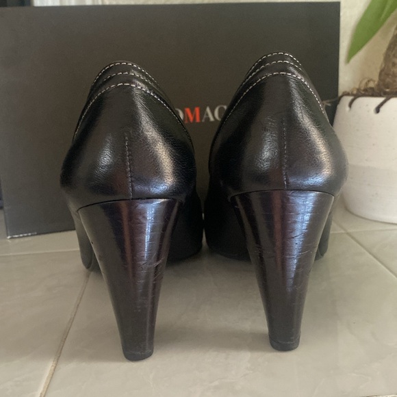 Bruno Magli Nappa Cuoio Devita black leather heels.  Made in Italy - Picture 3 of 9